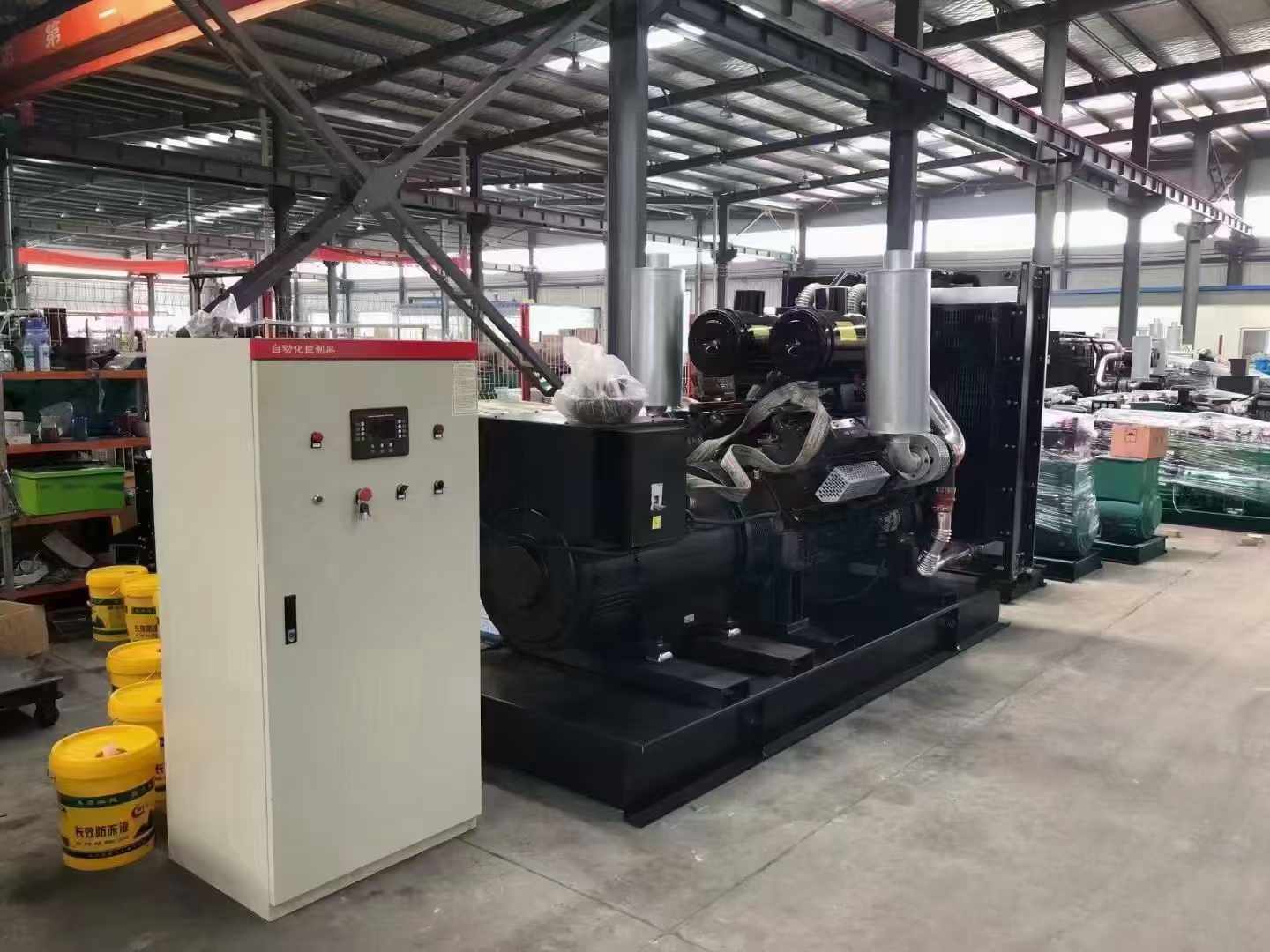 靖安柴油发电机运行时的噪音和振动水平如何?