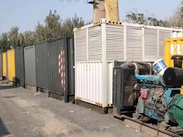 靖安200KW柴油发电机机组每小时油耗是多少？